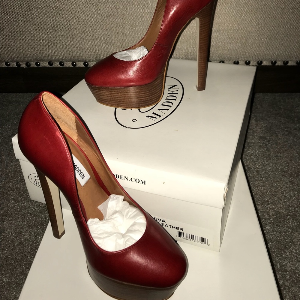 NIB STEVE MADDEN DAEVA PLATFORM HEELS